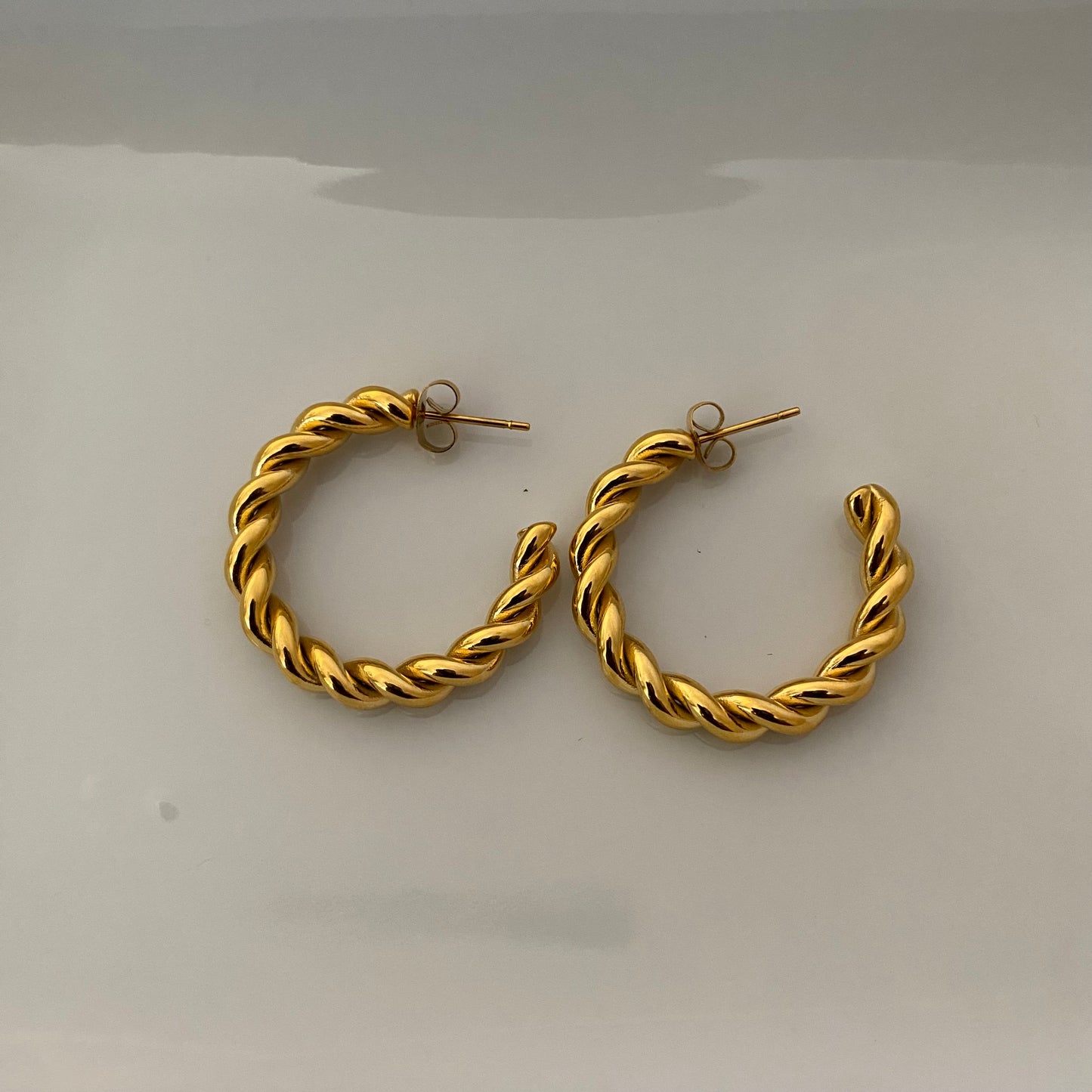 VERO twisted hoops